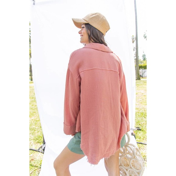 Very J: Raw Edge Hem Woven Shirt Blush Small - Picture 3 of 3
